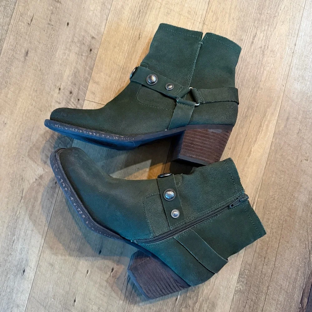 OTBT Dugas Forest Green Suede Ankle Boots